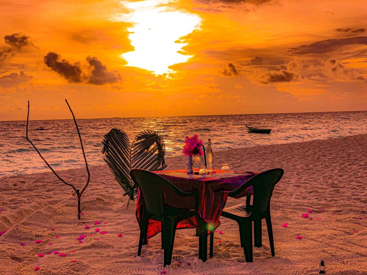 Ukulhas Villa Beach Hotel ภายนอก รูปภาพ