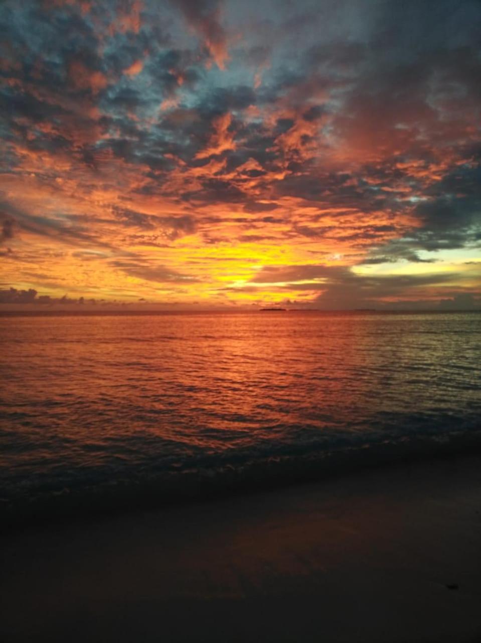 Ukulhas Villa Beach Hotel ภายนอก รูปภาพ