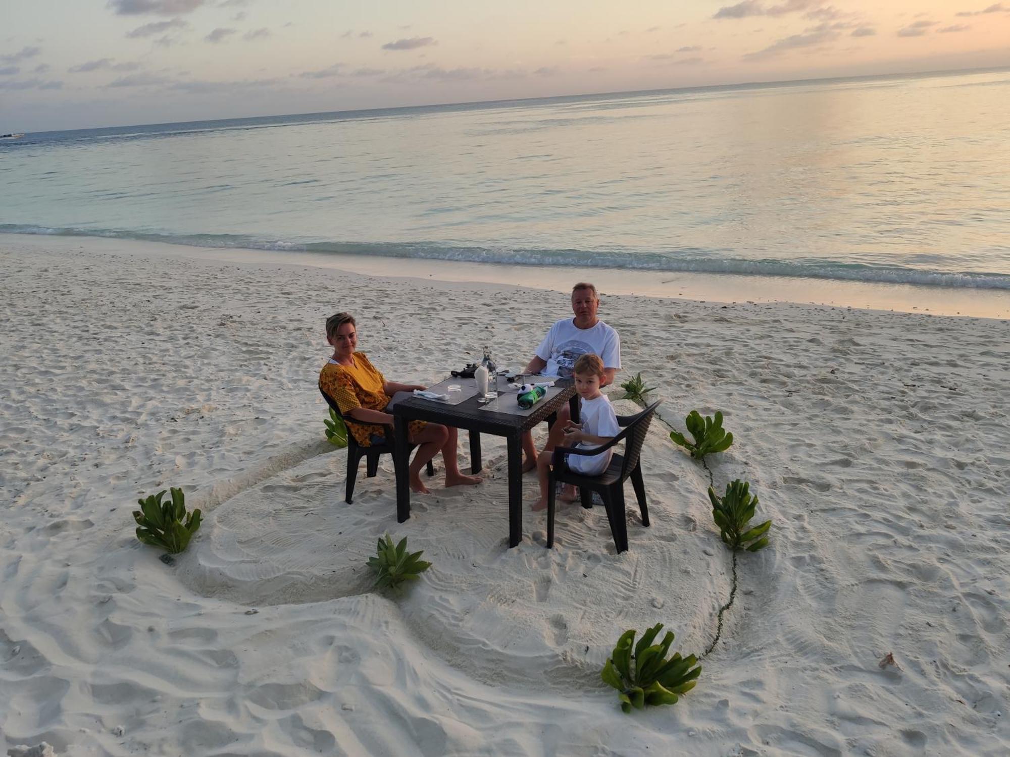 Ukulhas Villa Beach Hotel ภายนอก รูปภาพ
