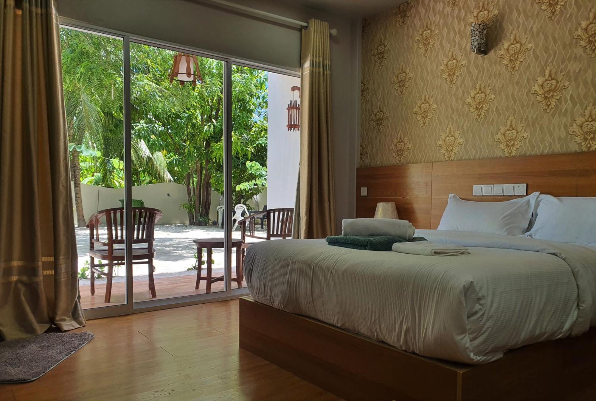 Ukulhas Villa Beach Hotel ภายนอก รูปภาพ